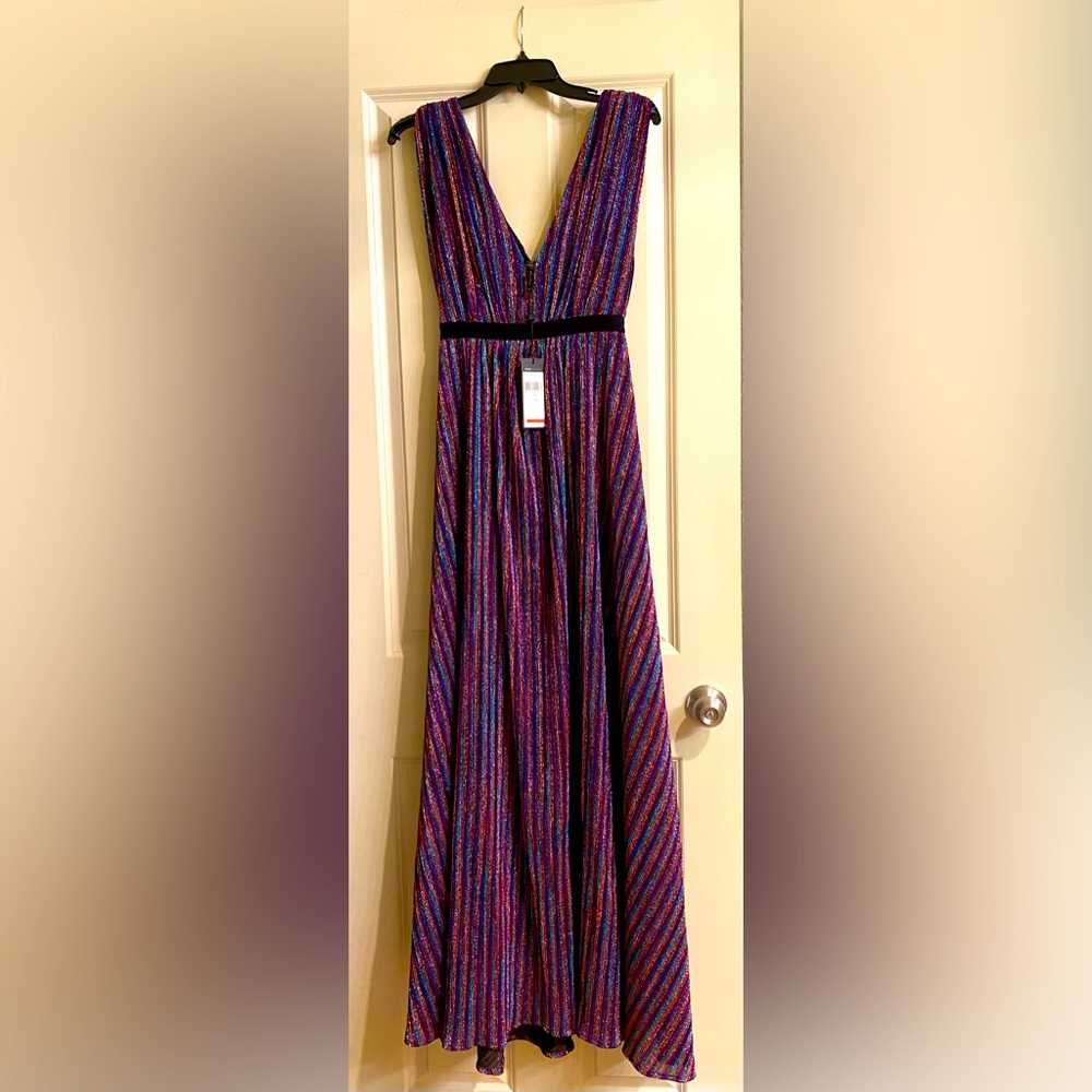 Brand new BCBG Maxazria dress. Size XXS, color Metallic Combo.